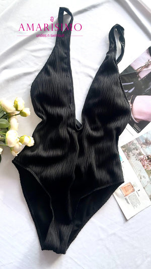 ENTERO HALTER BLACK AMARISIMO